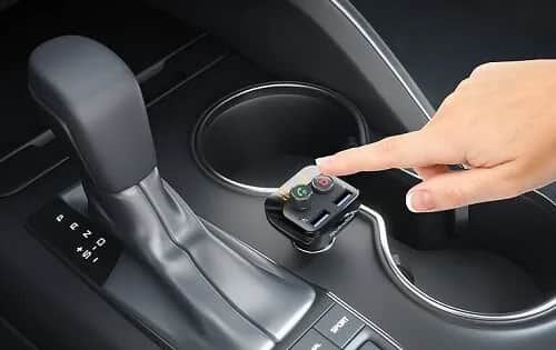 Jak działa transmiter FM? Odkryj tajniki podłączenia urządzeń