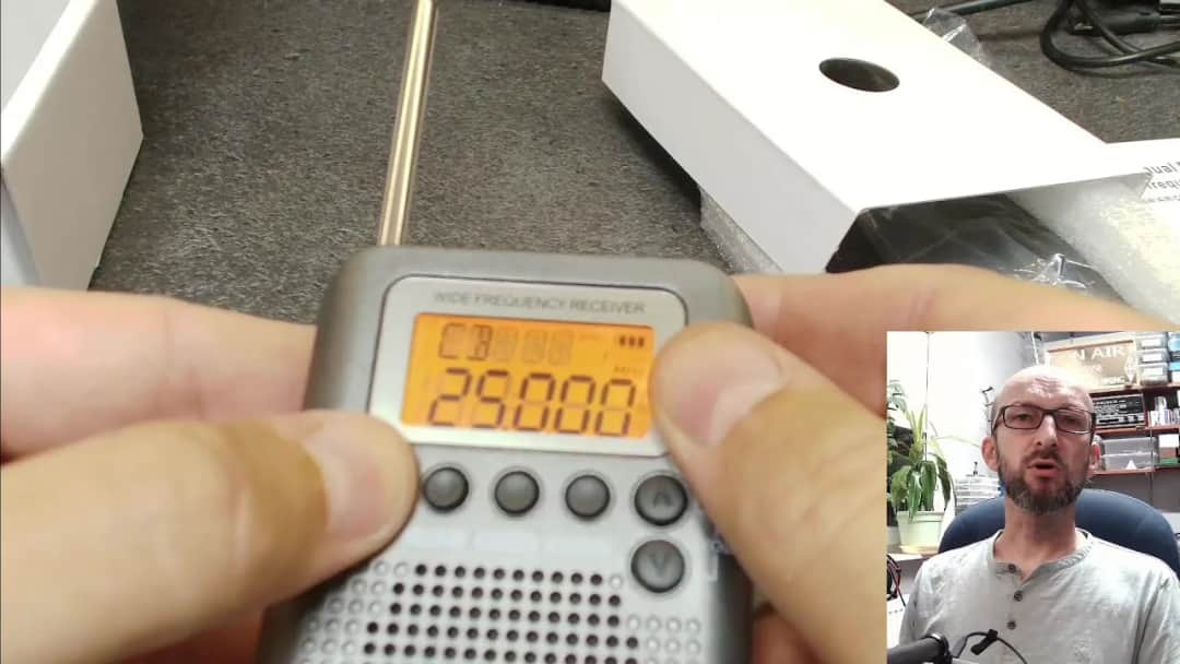 Dlaczego pasmo lotnicze AM jest lepsze od FM w komunikacji?