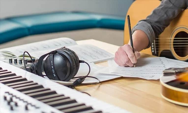 Jak sprzedać tekst piosenki i uniknąć najczęstszych błędów