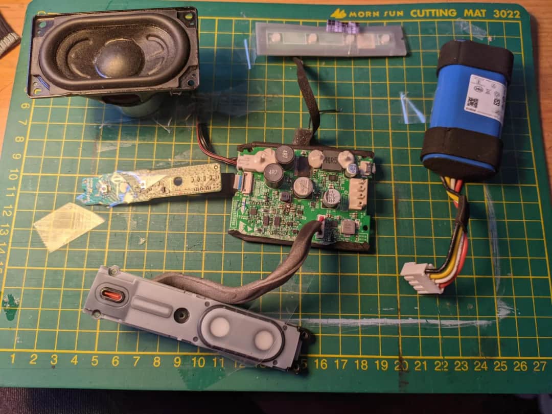 Jak rozebrać słuchawki JBL bez uszkodzeń – krok po kroku do naprawy