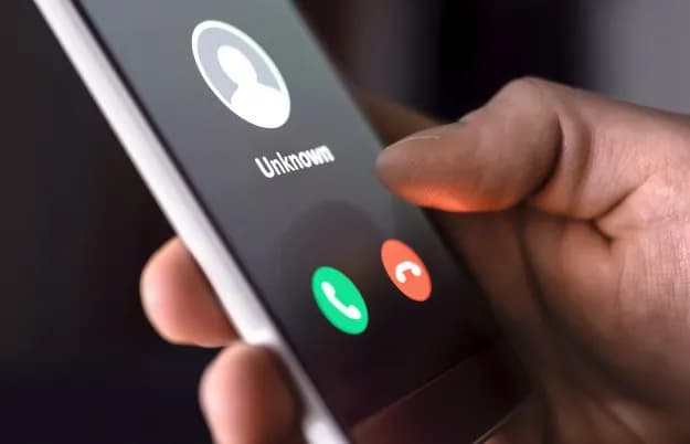 Z jakiego numeru dzwoni RMF FM? Sprawdź, zanim odbierzesz telefon